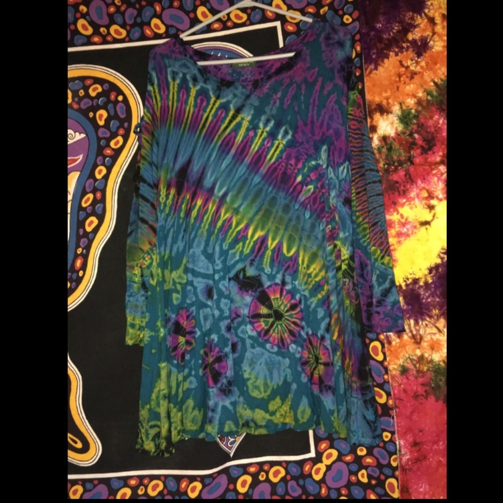 Tie dye tunic with cut outs on sleeve
